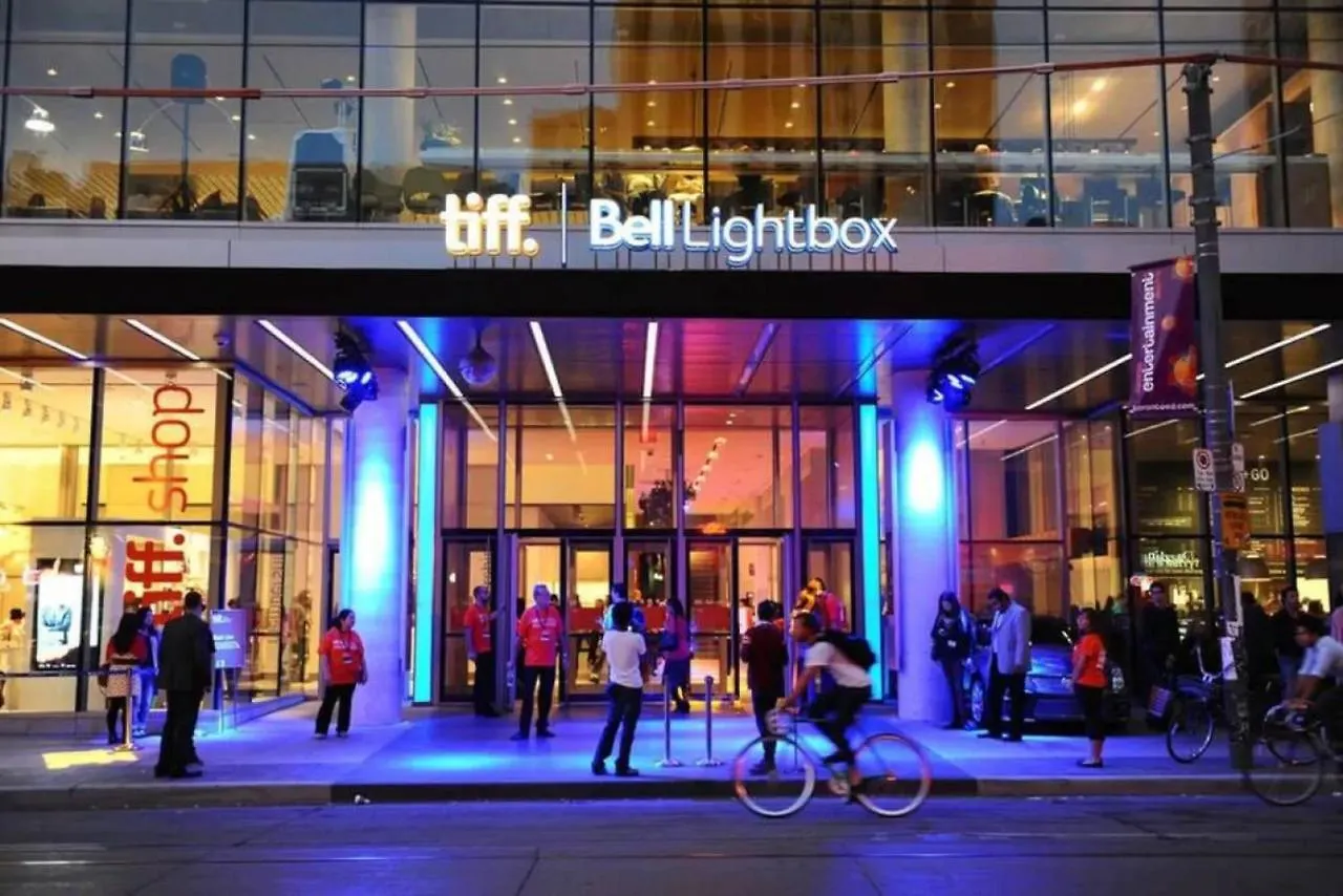 Skyline Waterfront 2Br Plus 2Ba Wparking Near Mtcc Toronto