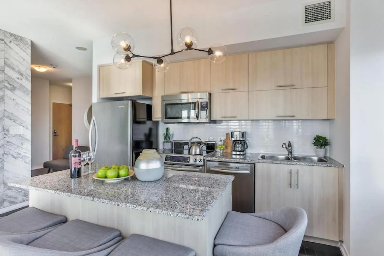 Skyline Waterfront 2Br Plus 2Ba Wparking Near Mtcc Toronto Holiday home