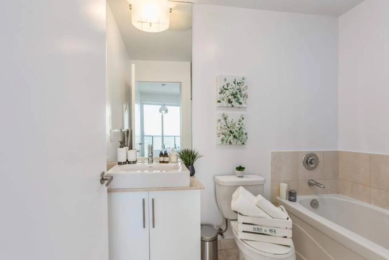 Skyline Waterfront 2Br Plus 2Ba Wparking Near Mtcc Toronto 0*,  Canada