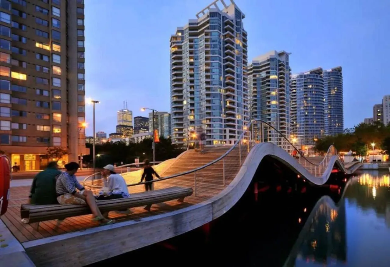 Skyline Waterfront 2Br Plus 2Ba Wparking Near Mtcc Toronto 0*,  Canada