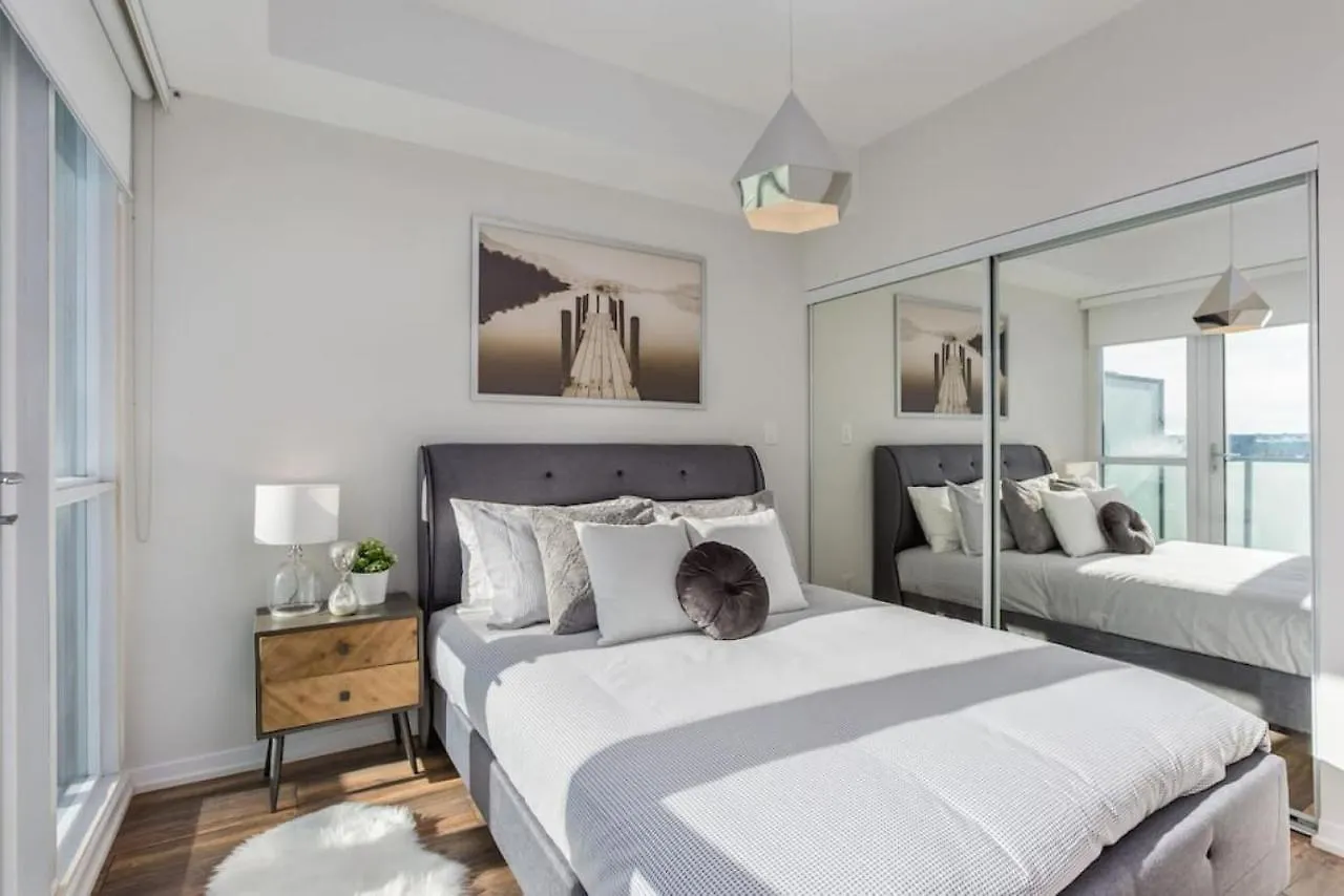 Skyline Waterfront 2Br Plus 2Ba Wparking Near Mtcc Toronto Holiday home