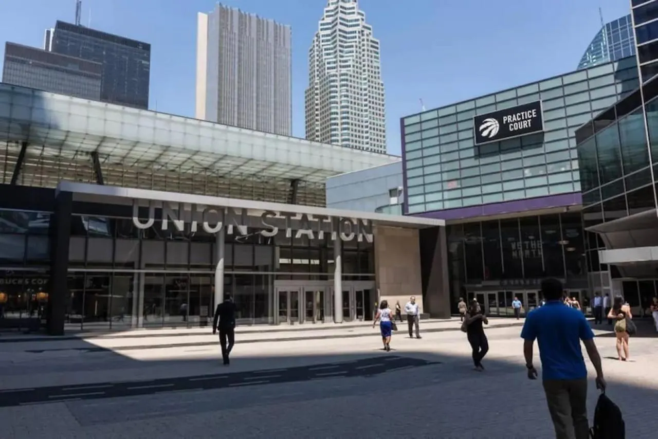 Skyline Waterfront 2Br Plus 2Ba Wparking Near Mtcc Toronto 0*,  Canada