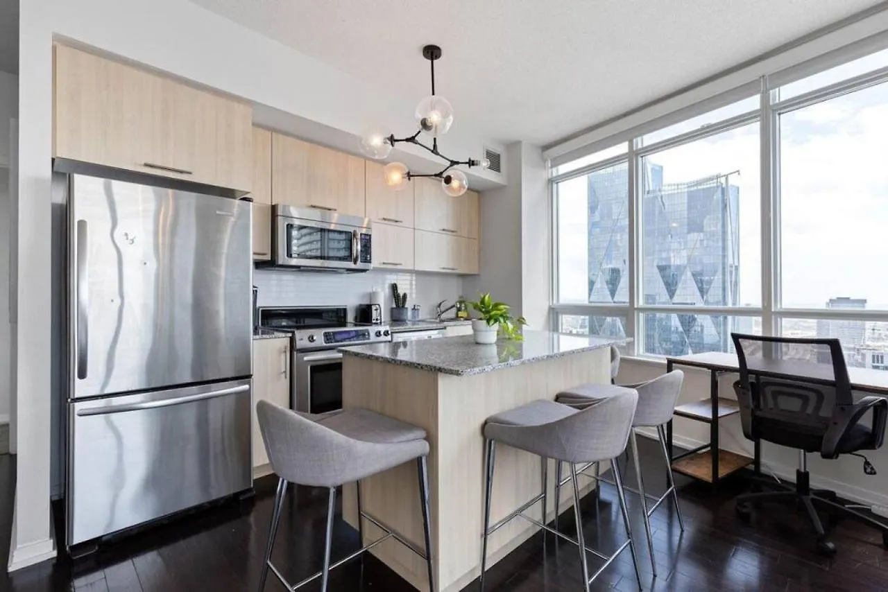 Skyline Waterfront 2Br Plus 2Ba Wparking Near Mtcc Toronto