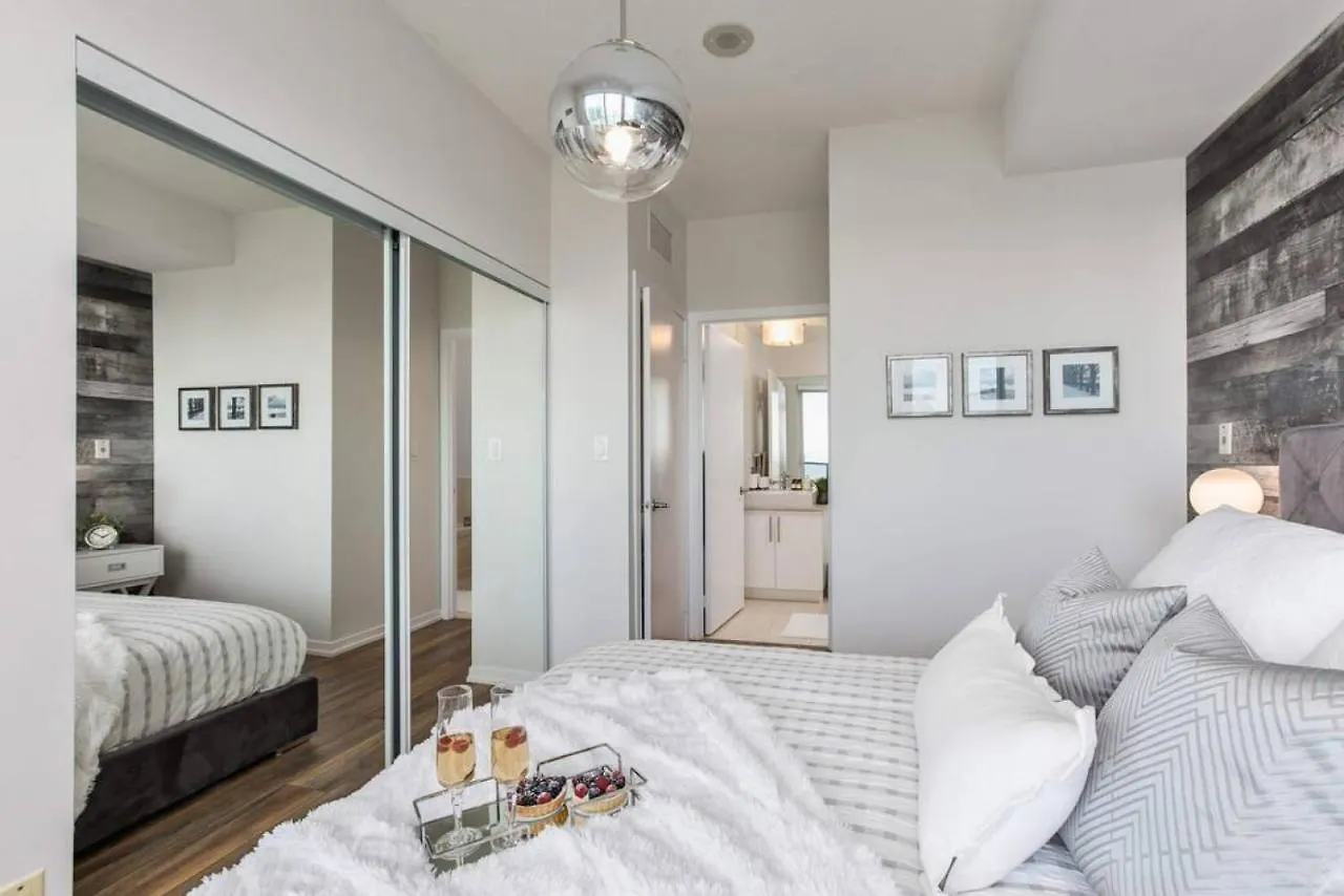 Skyline Waterfront 2Br Plus 2Ba Wparking Near Mtcc Toronto