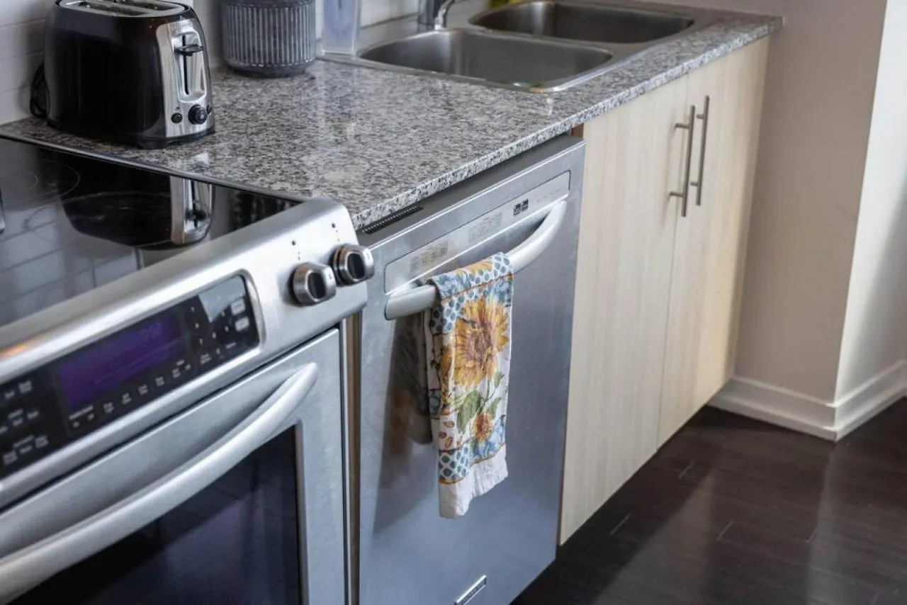 Skyline Waterfront 2Br Plus 2Ba Wparking Near Mtcc Toronto