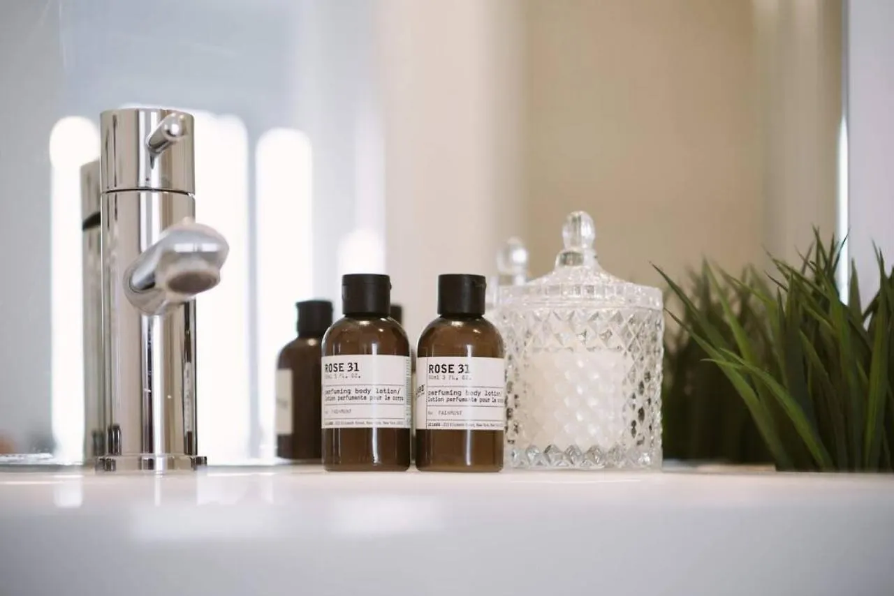 Сasa de vacaciones Skyline Waterfront 2Br Plus 2Ba Wparking Near Mtcc Toronto Canadá