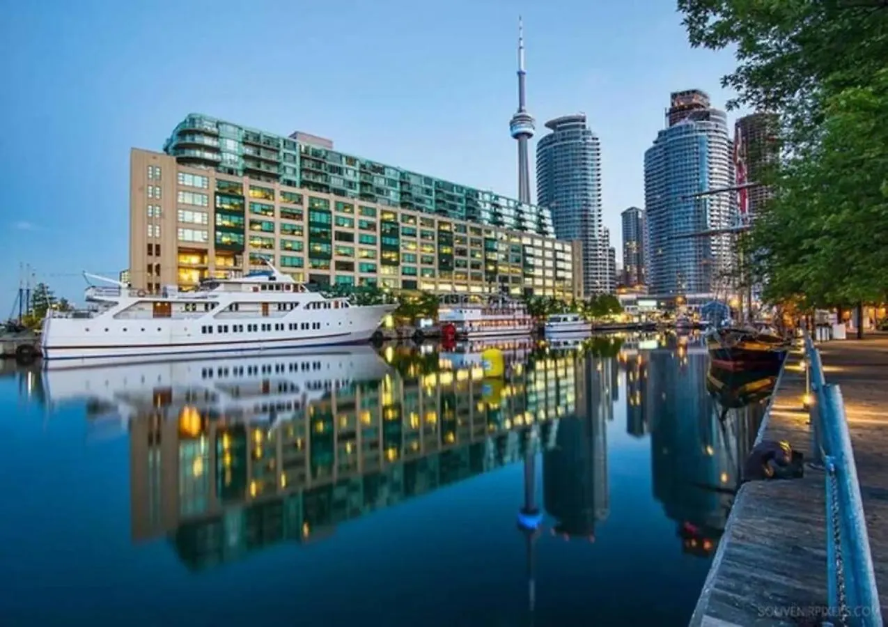 Сasa de vacaciones Skyline Waterfront 2Br Plus 2Ba Wparking Near Mtcc Toronto